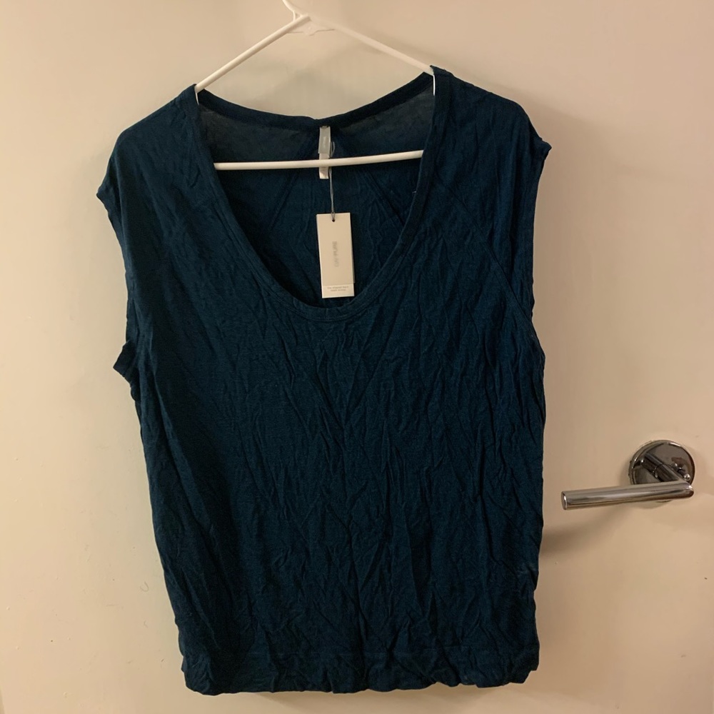 Sleeveless light top
